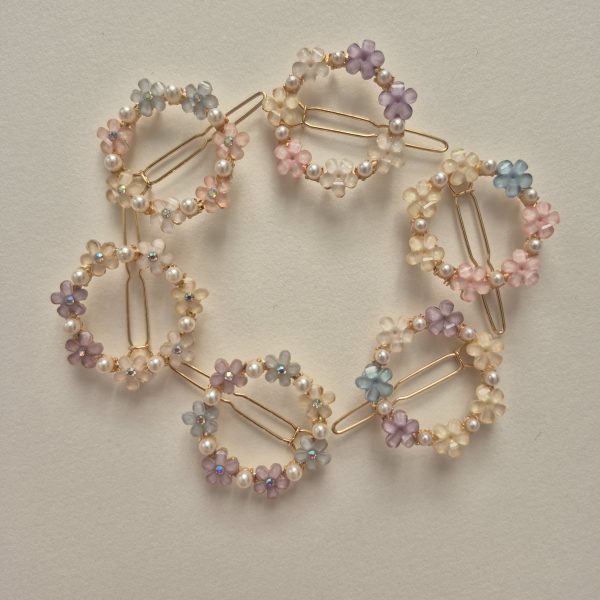 گیره نگین دار دایره ای